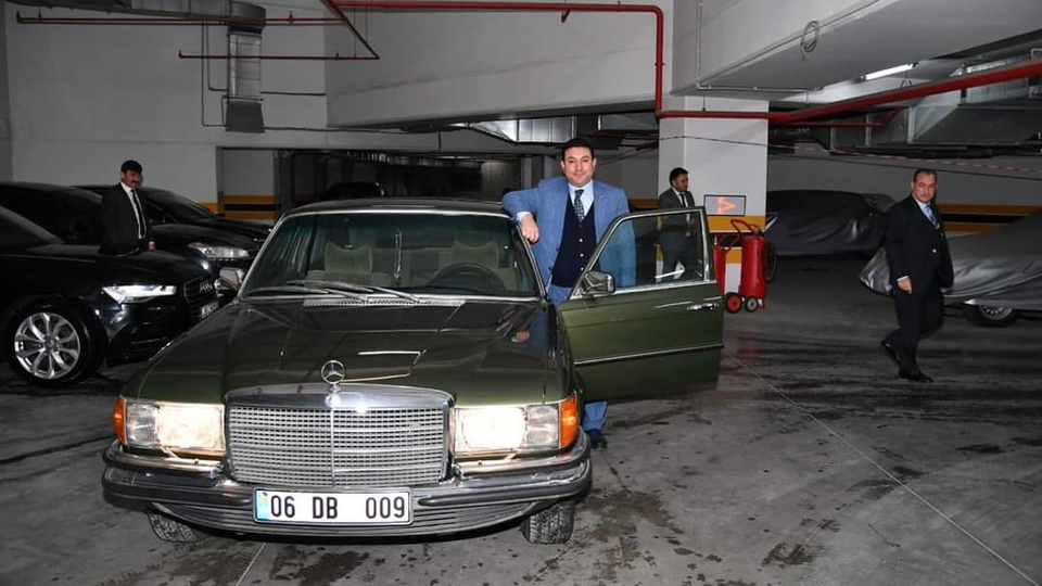 Bahçeli'den Harran Belediye Başkanı Özyavuz klasik otomobil hediyesi