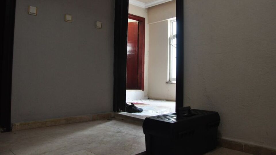 Evden gelen koku polisi harekete geçirdi...