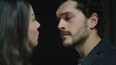 Firuze uçurumun kenarında!