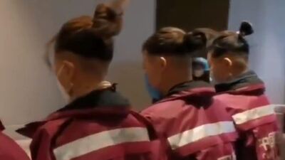 Wuhan'a saçlarını kazıtıp gidiyorlar!