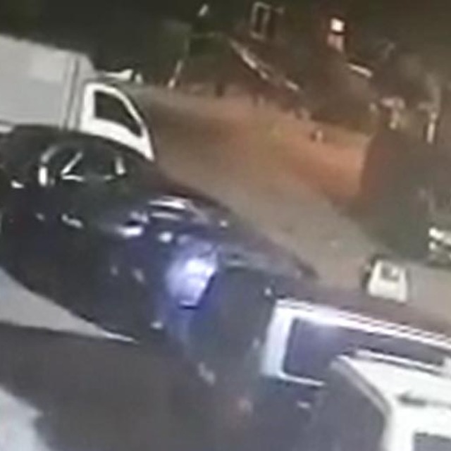 Canları sıkıldı, otomobil lastiği kestiler!