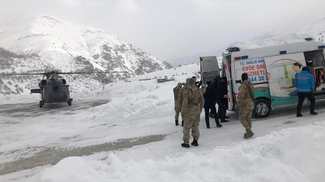 Diyaliz hastası askeri helikopterle hastaneye ulaştırıldı