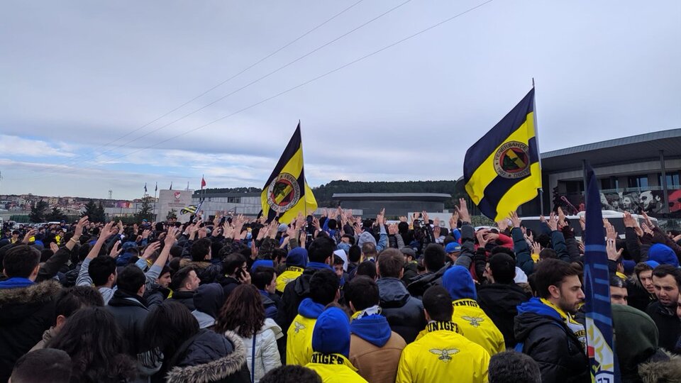 Fenerbahçe taraftarı TFF'ye yürüdü