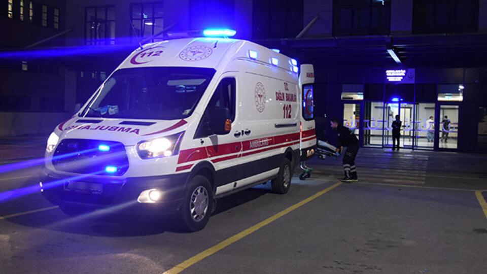 7 kişilik aile yedikleri yemekten zehirlendi