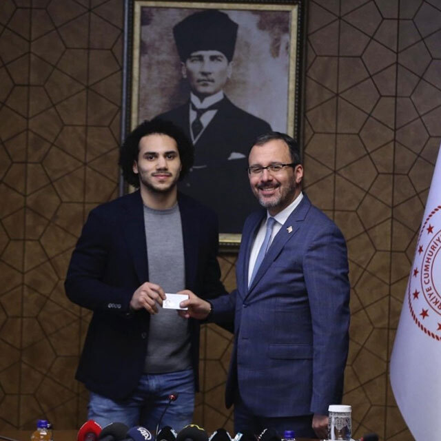 Larkin, TC kimliğini aldı!