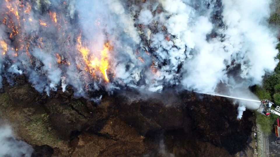 Saatlerdir söndürülemiyor