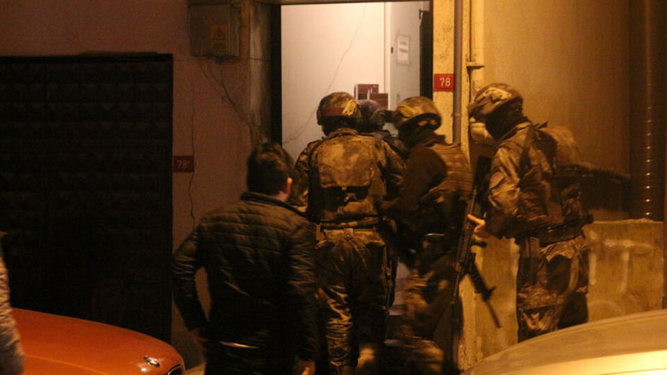 İstanbul'da suç örgütüne yönelik şafak operasyonu