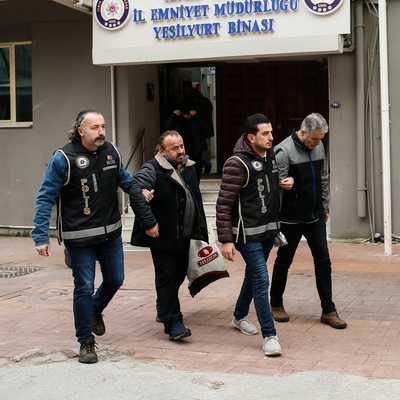 Ünlü bankerin dublörü ile vurgun yaptılar!