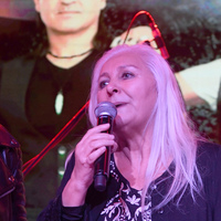 "Eşyalarını sevdiği insanlara veriyorum"