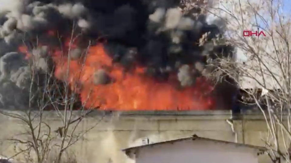 Kimya fabrikasında korkutan yangın!