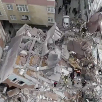 Bahçelievler'de bina çöktü!