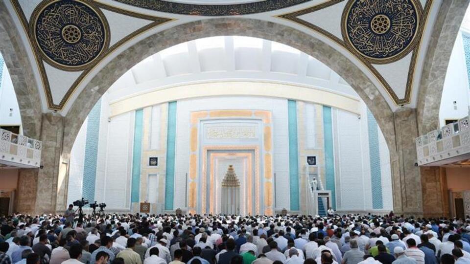 14 Şubat İstanbul Cuma namazı saati