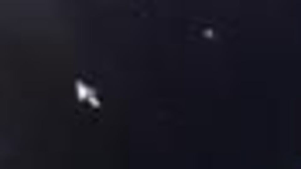 Hediye alma bahanesiyle 5 bin TL'lik yüzük çaldılar