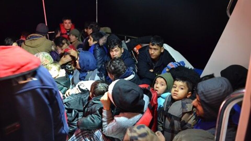 İzmir'de kaçak göçmen operasyonu