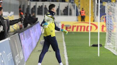 Altay Bayındır'a sıcak karşılama