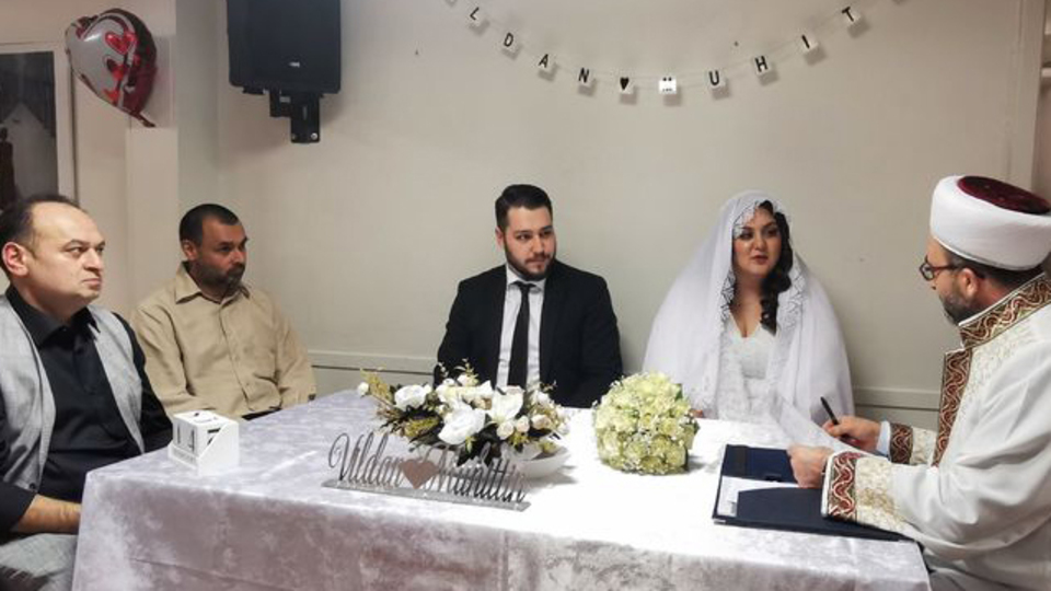 Danimarka'da Türk imamlara resmi nikah yetkisi