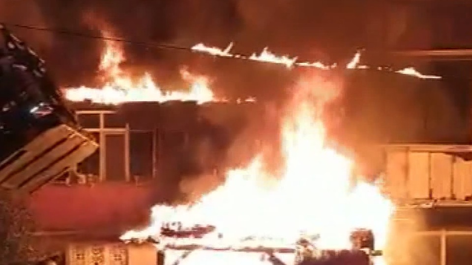 Arnavutköy'de korkutan yangın!