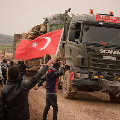Fetih Suresi'yle 100 zırhlı sınıra gitti!