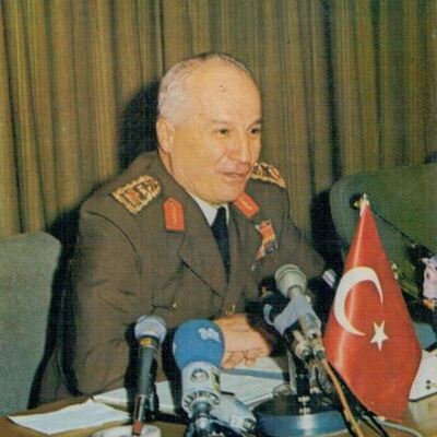 İzmir'de Kenan Evren'in ismi kaldırıldı!