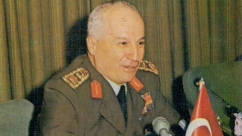 İzmir'de Kenan Evren'in ismi kaldırıldı!