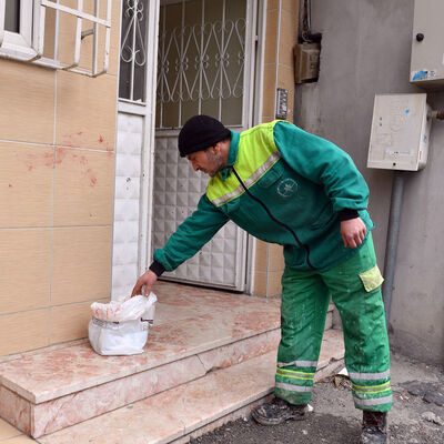 İnsanlık ölmemiş dedirten işçi!