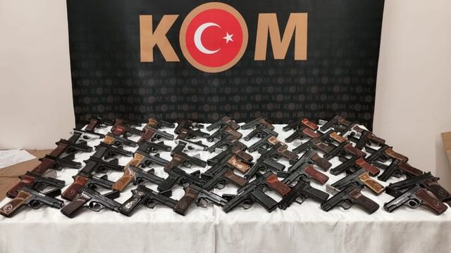 Giresun'da 56 ruhsatsız tabanca ele geçirildi