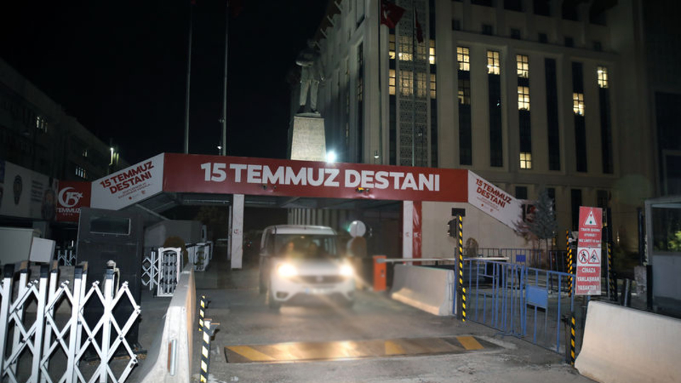 TSK, adalet, emniyet! FETÖ operasyonlarında yüzlerce gözaltı