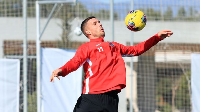 Podolski'den ekstra mesai