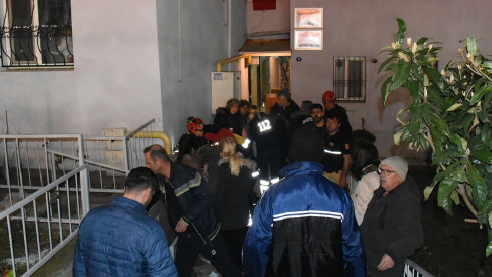 İzmir'de 11 katlı binada yangın paniği