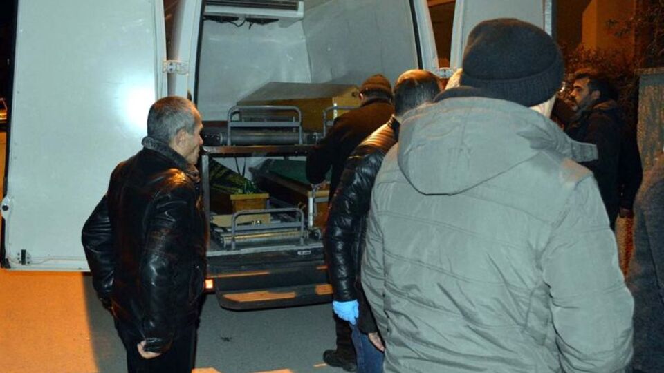 Evinde ölü bulunan kadının eşi gözaltına alındı