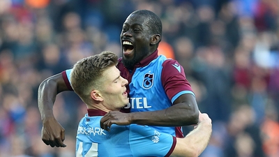 Fırtına İstanbul'da esiyor