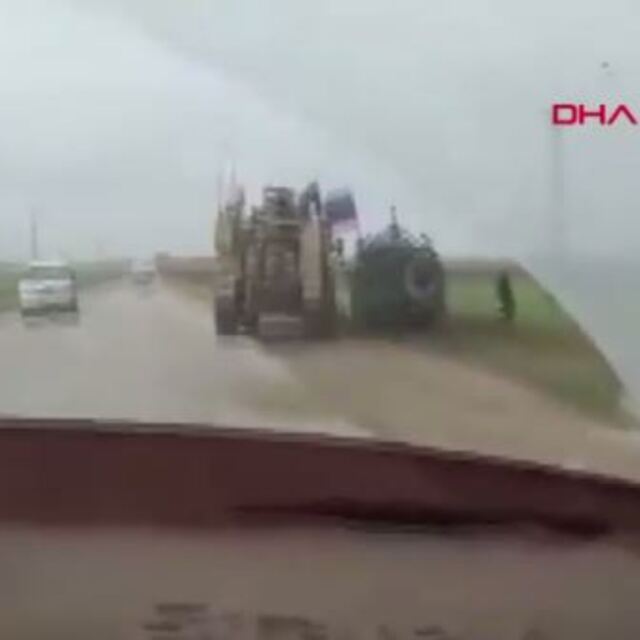 ABD ve Rus askeri araçlarının yol kapma kavgası!