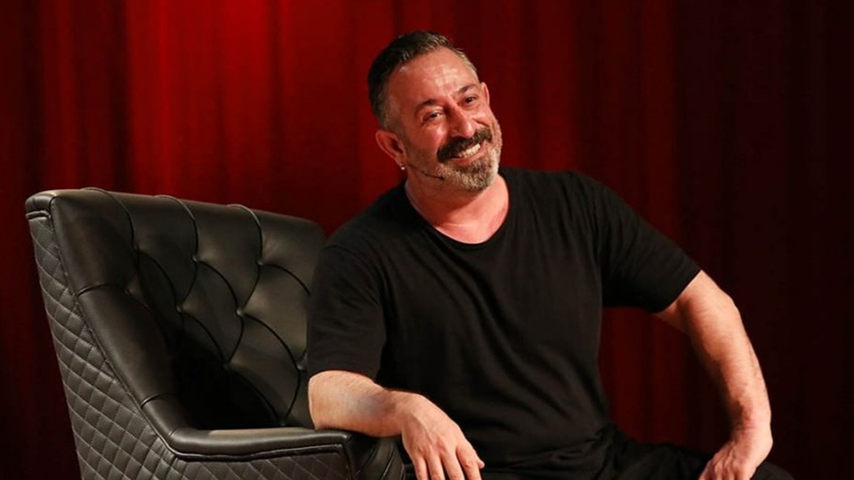 Cem Yılmaz'ın annesi 70. yaşını kutladı