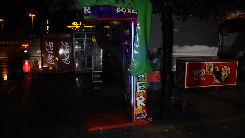 Adana'da boks makinesi soygunu