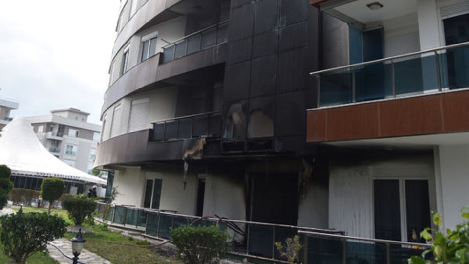 Rezidansta korkutan yangın!