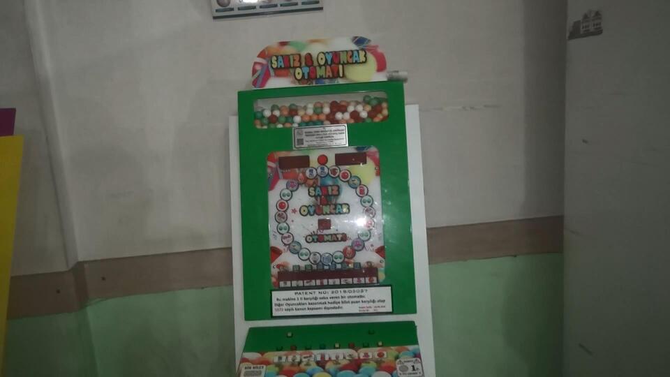 Sakız makinesi görünümlü aletle kumar oynatmışlar!