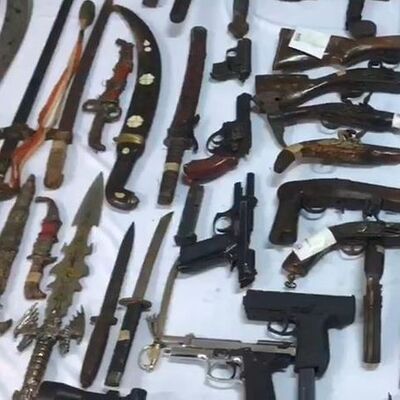 Oto lastikçiden cephane çıktı!