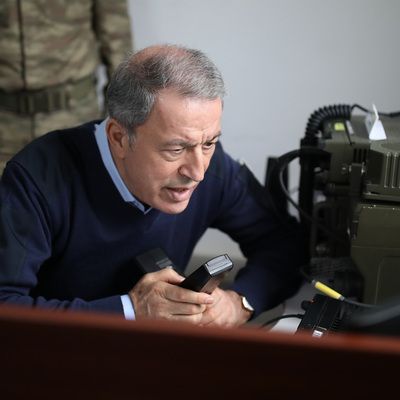 Akar'dan İdlib'de görevli personele telsizden önemli mesaj!