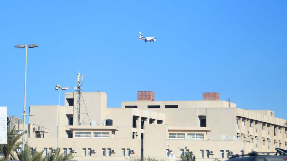 BAE'den kalkan 2 kargo uçağı Hafter'e ait üsse indi