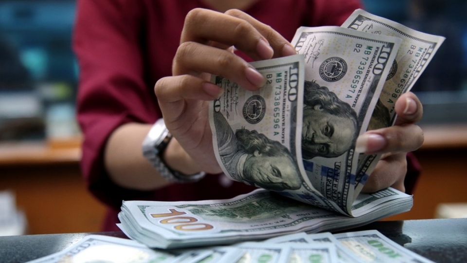 Dolar yükselişini sürdürüyor