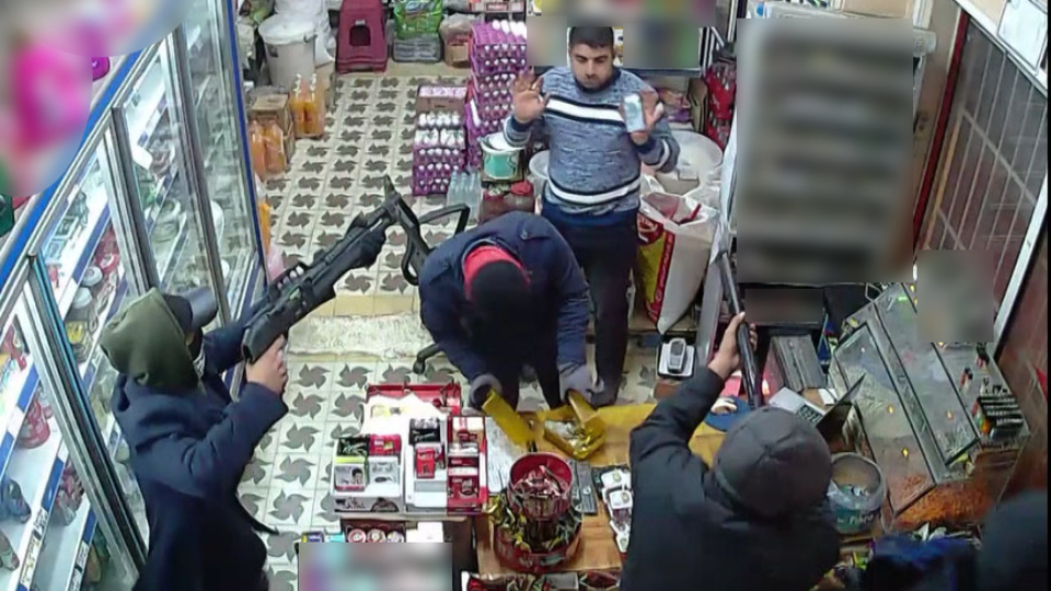 Av tüfekli soygun dehşeti! O anlar kamerada!