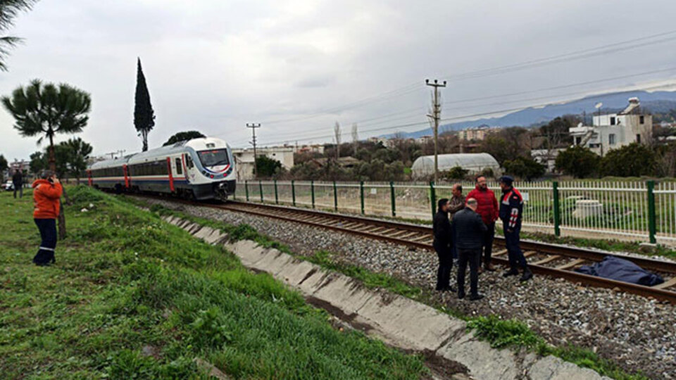 Trenin çarptığı yaşlı adam öldü