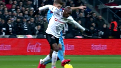 Tartışmalı pozisyon! Faul var mı yok mu?