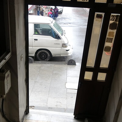 Güpegündüz söküp çaldı!