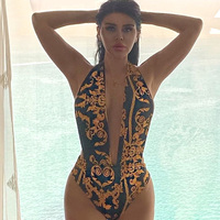 Ebru'dan Jennifer pozu