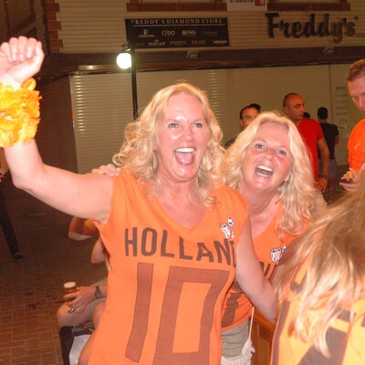 3 Hollandalı turistten biri Antalya'ya geldi