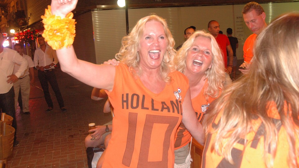 3 Hollandalı turistten biri Antalya'ya geldi