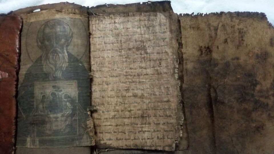 El yazması 3 dini kitap ele geçirildi