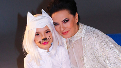 Klibinde kızı eşlik etti