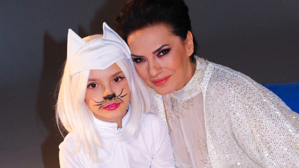 Klibinde kızı eşlik etti